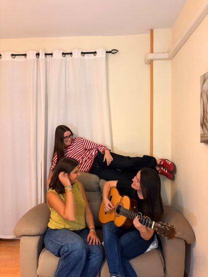 Lucía, Esther y Ana, las tres amigas de Tabernas que han formado el grupo musical '3 de Migas' tras hacerse virales en TikTok
