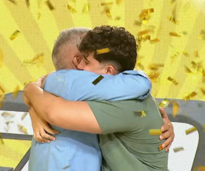 El abrazo más especial con Manolo Sarria.